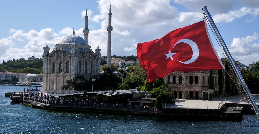 Turqia heq detyrimin e vizave per turistet polake